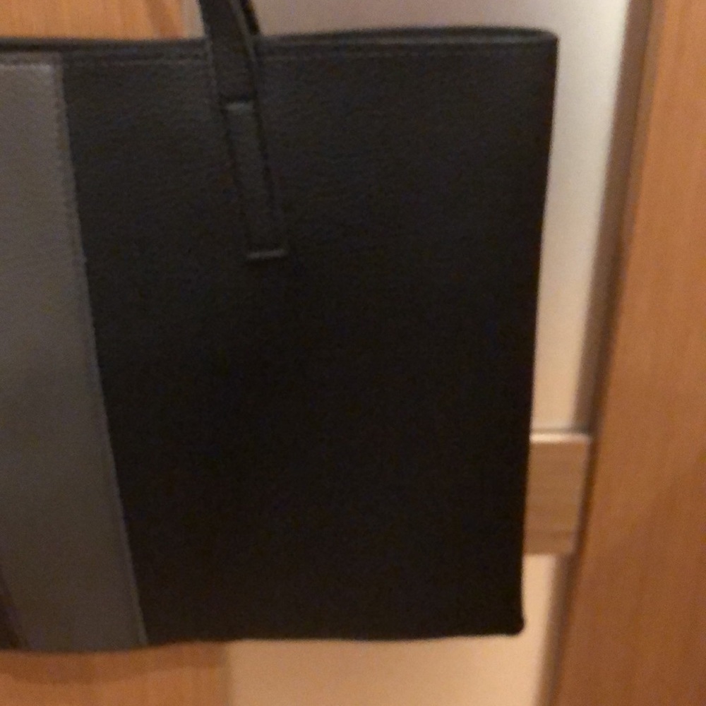 ✔️ Donated Vince Camuto Pebbled Vegan Leather Luck Tote Bag (discount) - Picture 8 of 16